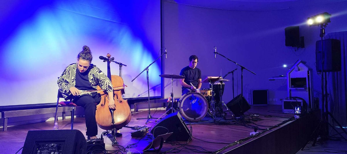 קבלת פנים לותיקים החוזרים הביתה, קבלת חג ומופע