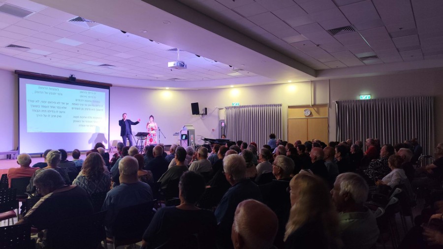 תמיד-עולה-המנגינה-03