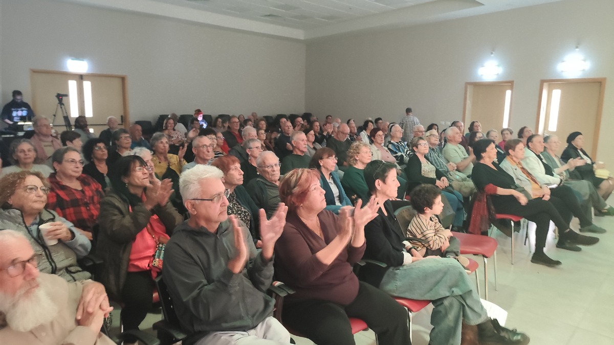 מופע של להקת זקני הכפר