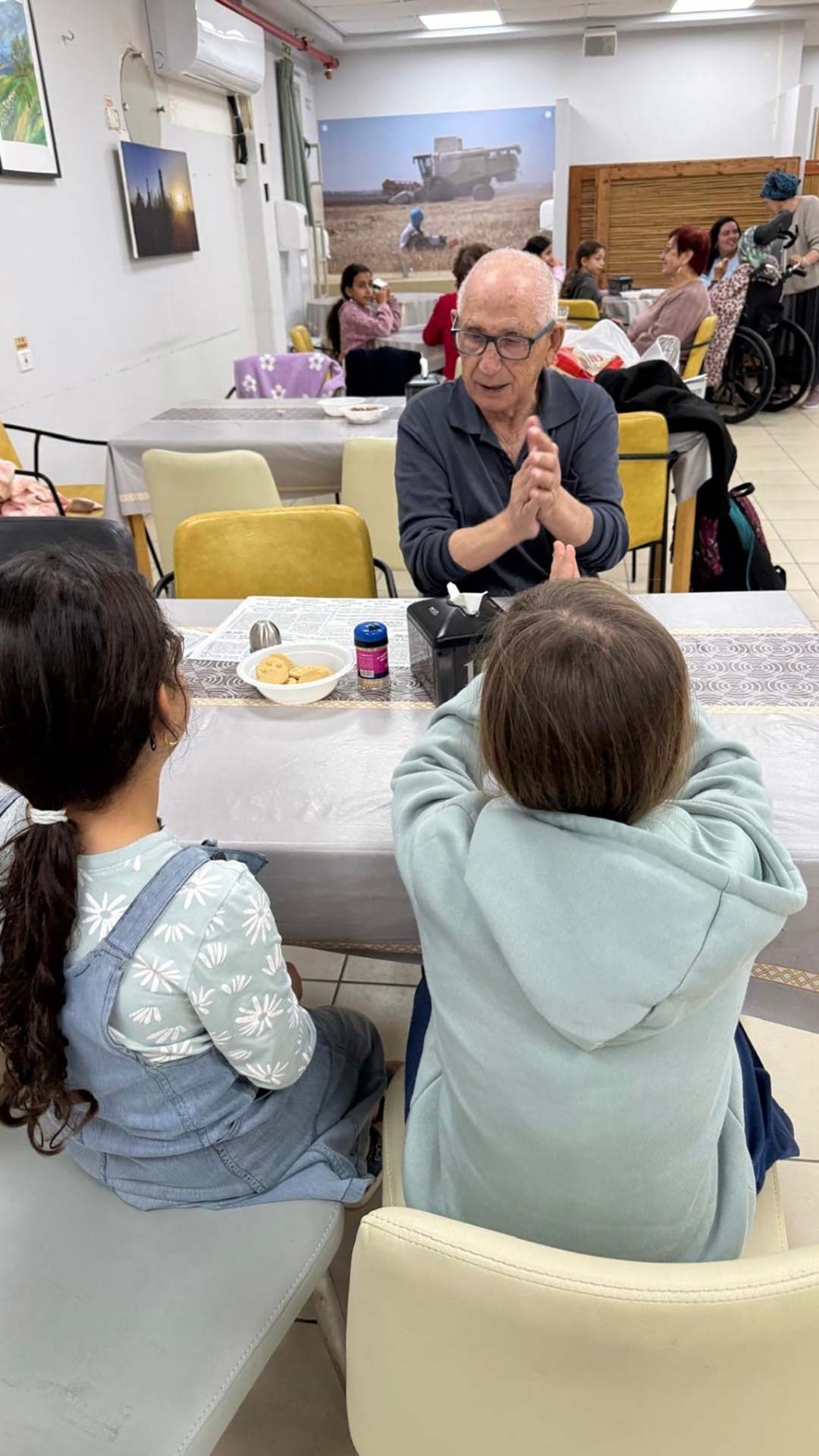 פעילות בינדורית לחנוכה 
של מועדון מופת עם תלמידות בית ספר נעם נצרים