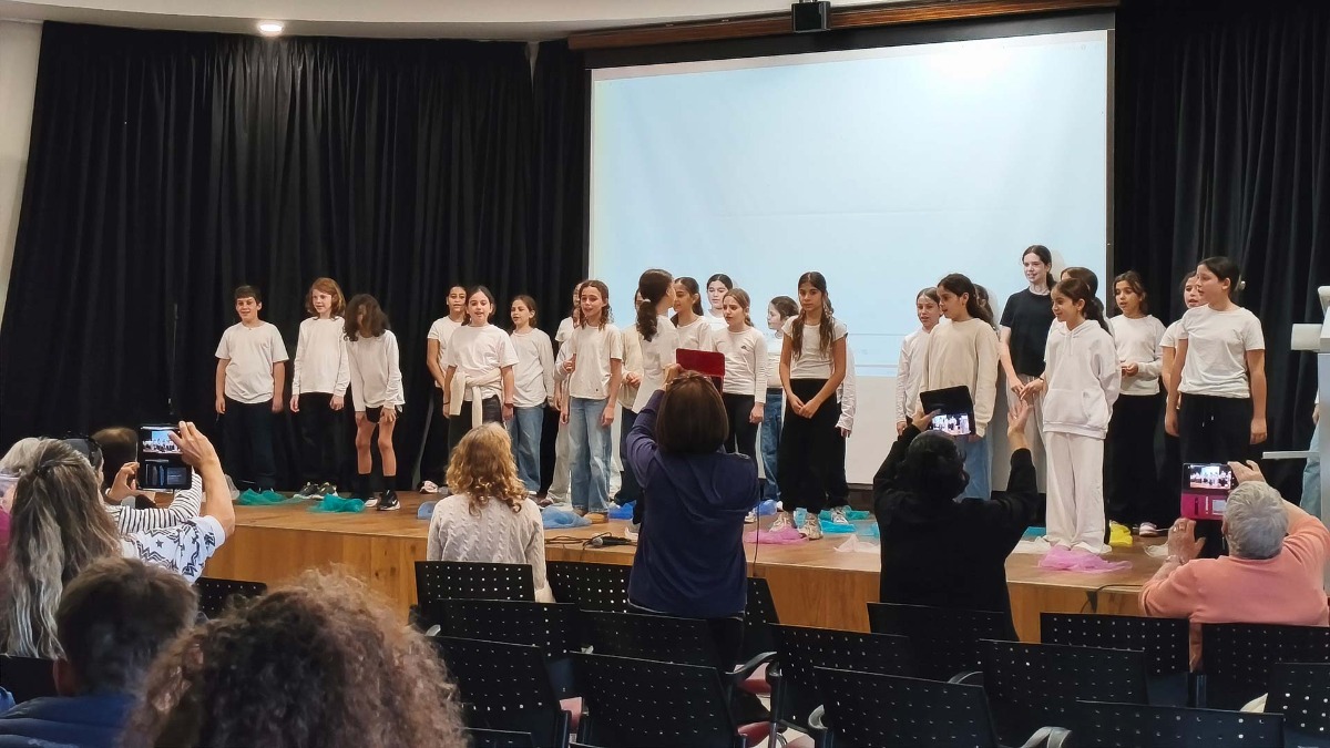 ילדי שחר אשכול שרים שירי חנוכה