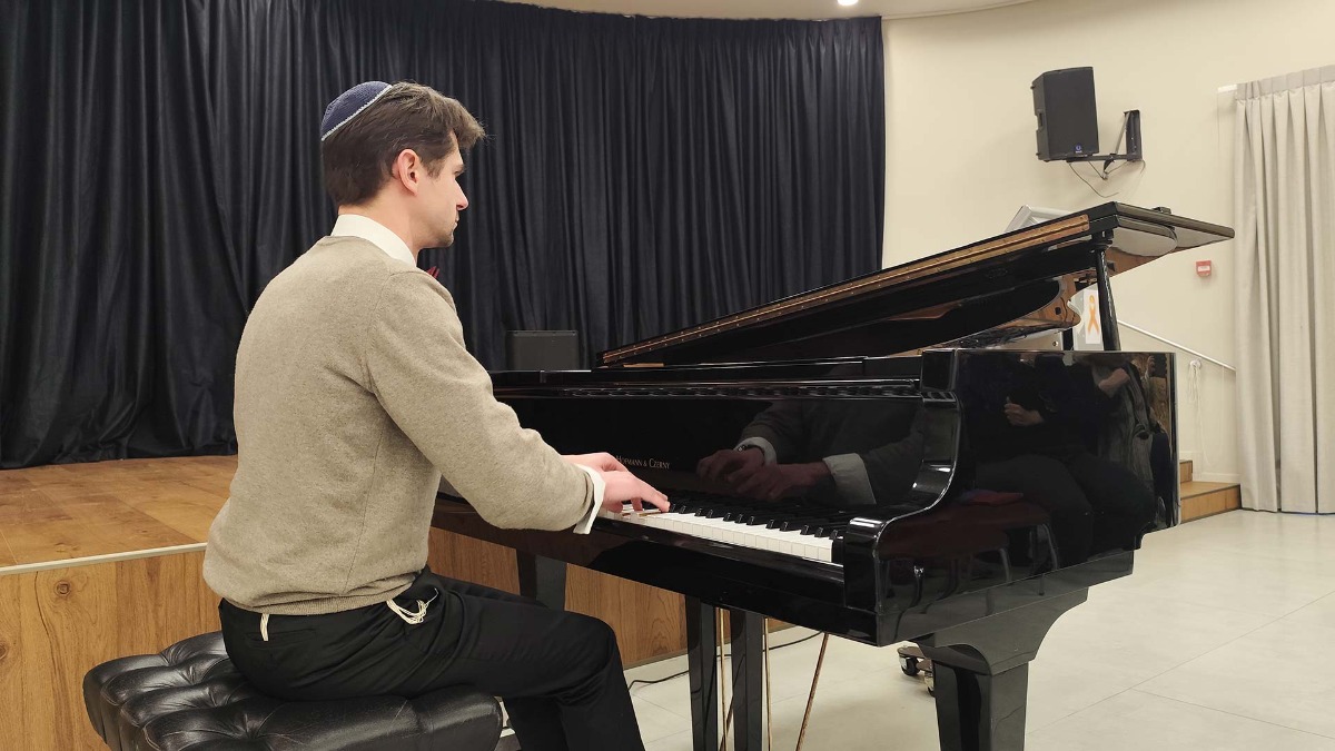 הדלקת נרות חנוכה וקונצרט