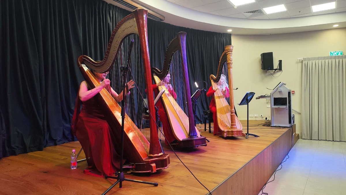 שלישיית הנבל ורסאי