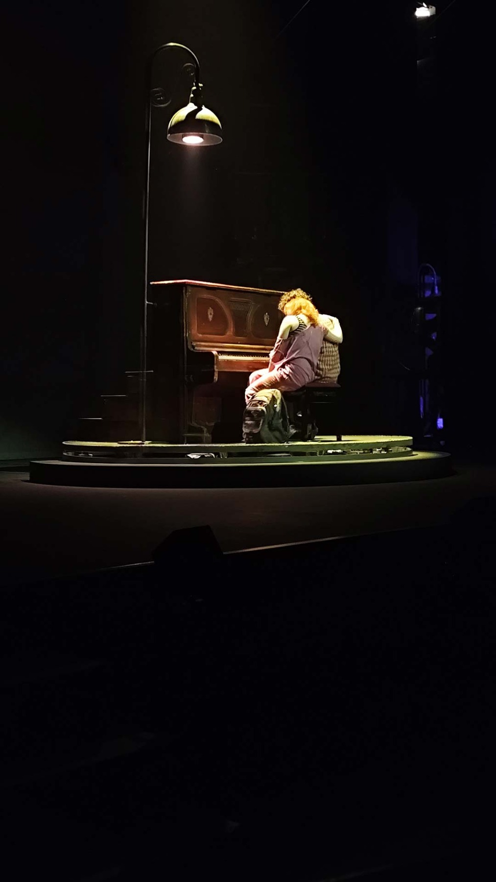 תרבות יציאה - תיאטרון גשר - "מישהו לרוץ איתו"