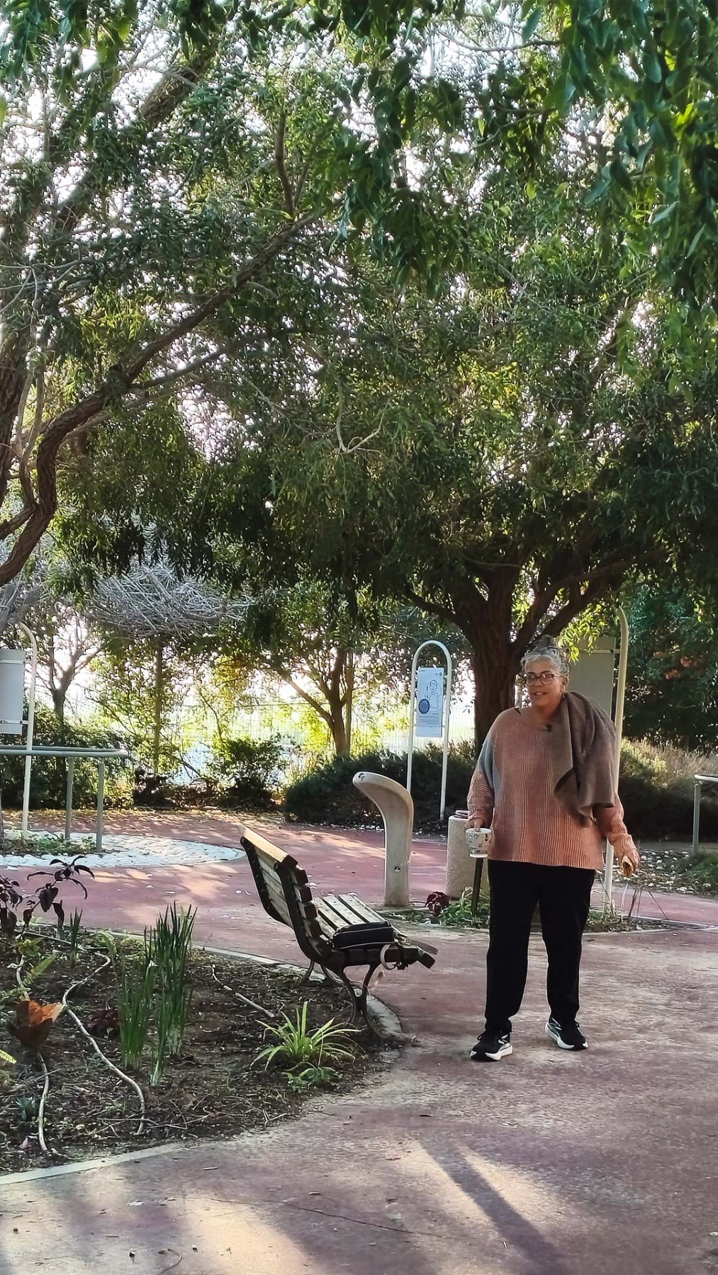 הגינות היפות סביב נווה אשכול בזכות אופירה מרעים