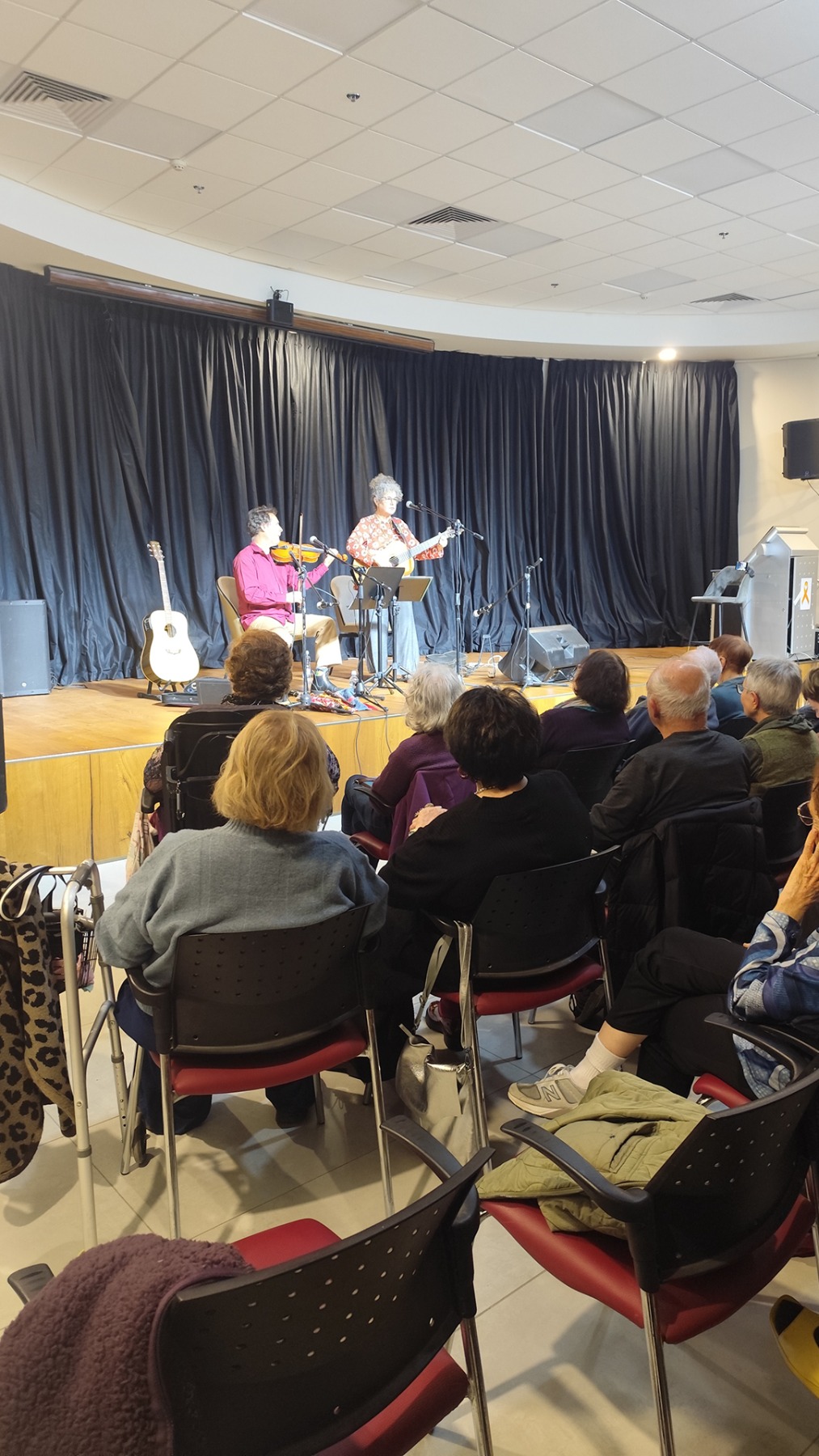 מופע המסע היהודי, שירים בעברית, לאדינו ויידיש