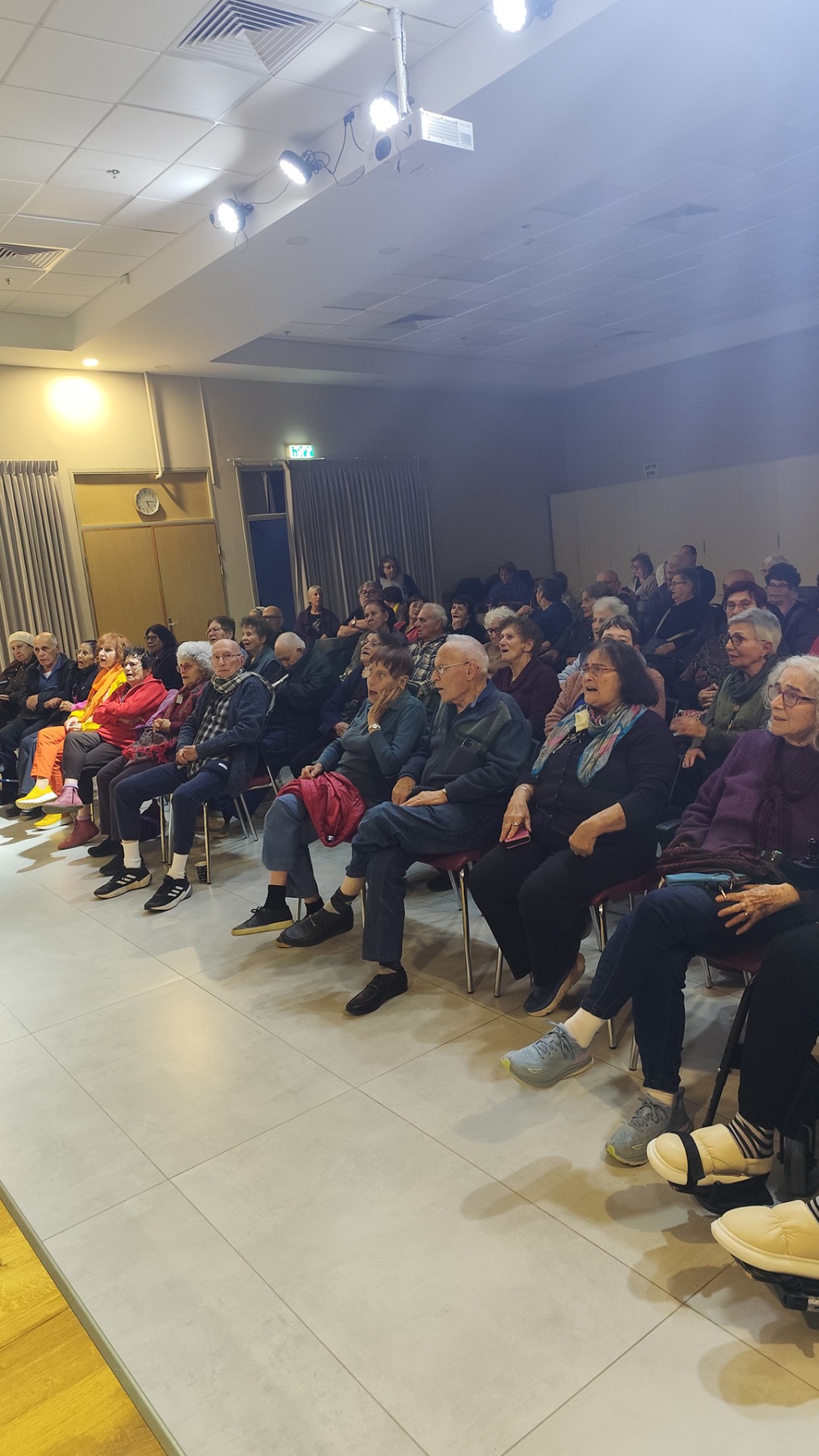 מופע המסע היהודי, שירים בעברית, לאדינו ויידיש