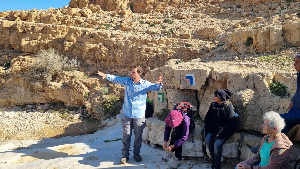 נווה אשכול מטיילים בשבילי ישראל עם יוני שטרן - נחל רחף עליון