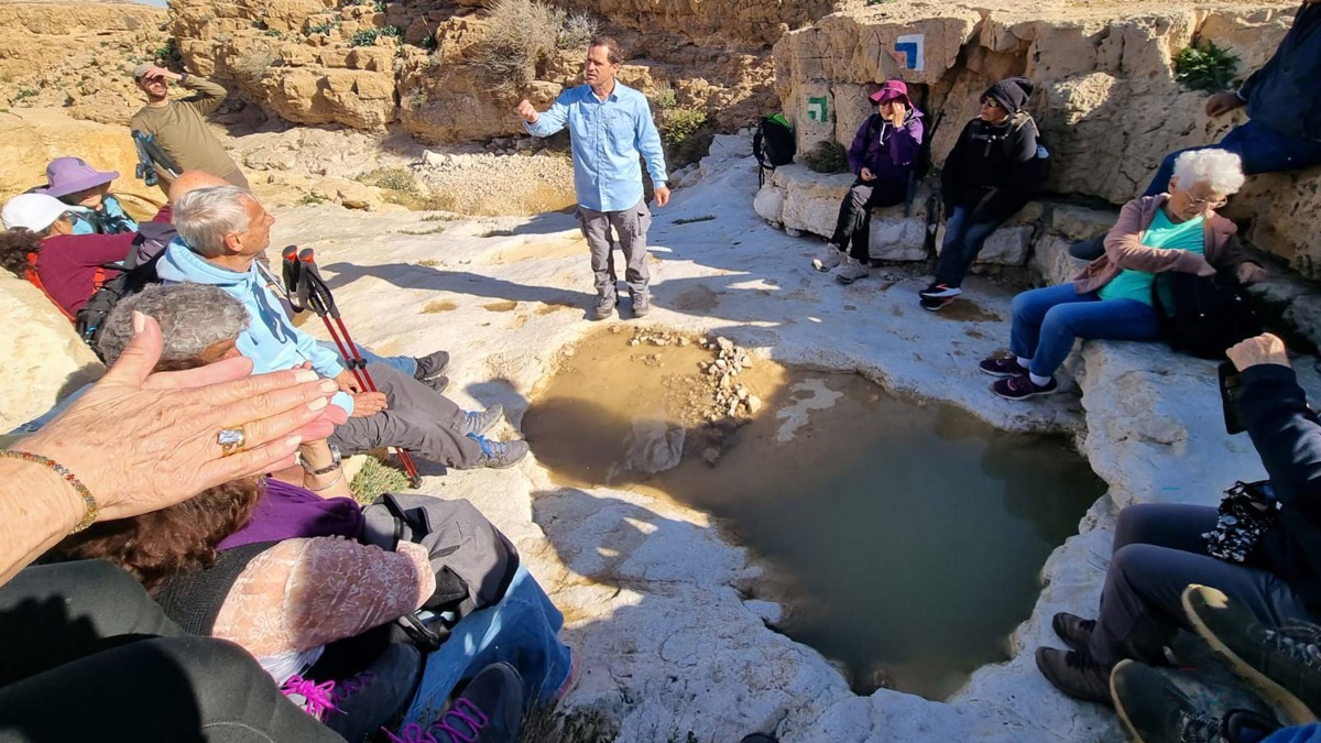 נווה אשכול מטיילים בשבילי ישראל עם יוני שטרן - נחל רחף עליון