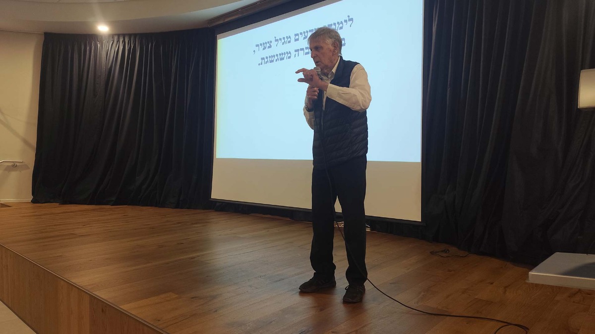 בועות סבות ומה שביניהן - זוכה פרס הנובל לכימיה, פרופסור דן שכטמן