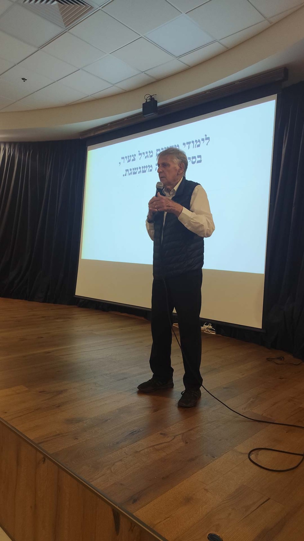 בועות סבות ומה שביניהן - זוכה פרס הנובל לכימיה, פרופסור דן שכטמן