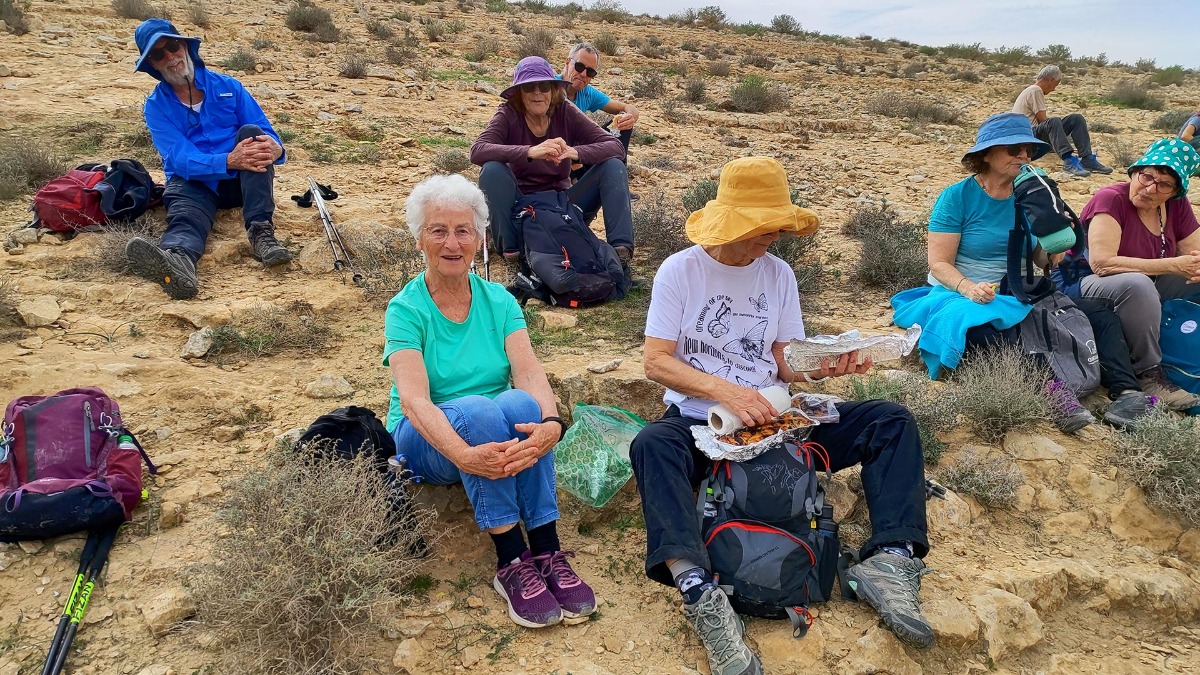 נווה אשכול מטיילים בשבילי ישראל עם יוני שטרן - נחלים חצץ ומצדים