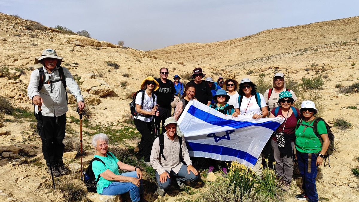 נווה אשכול מטיילים בשבילי ישראל עם יוני שטרן - נחלים חצץ ומצדים