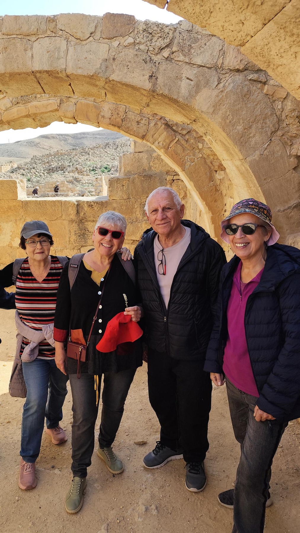 טיול לגן לאומי ממשית, סיור בדימונה ובית הכנסת הקוצ'יני בנבטים