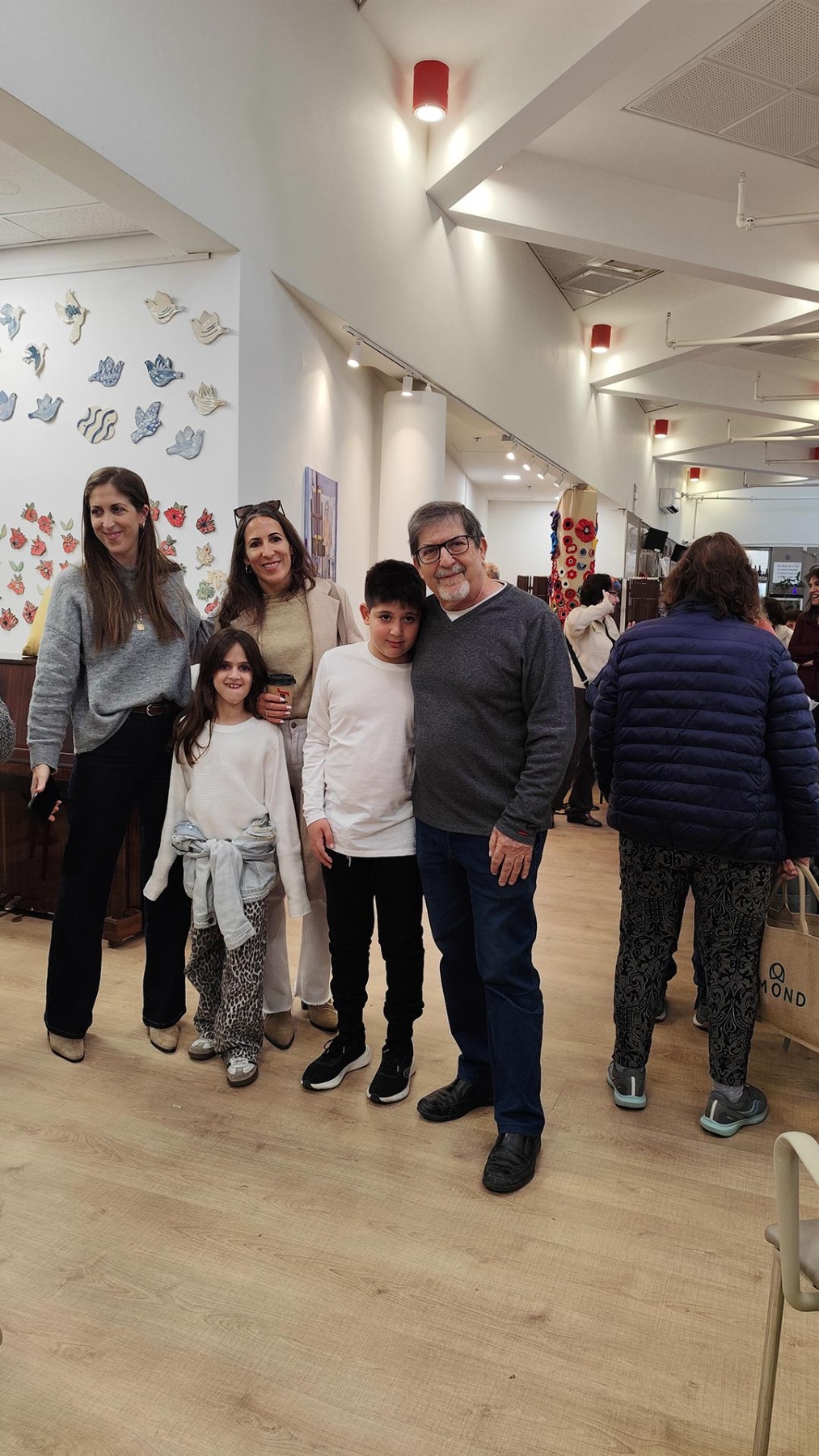 תמונות מפתיחת תערוכת היחיד של דב דג'אווי - קצת מעצמי