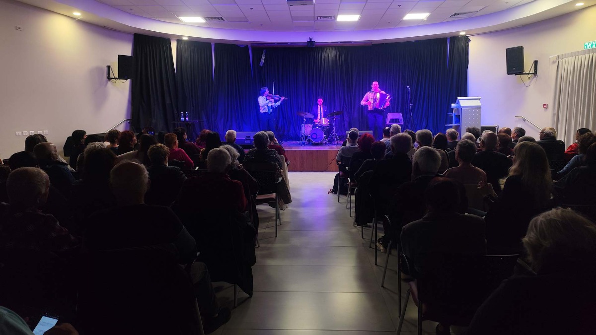 פנינים מוזיקליות - מופע סובב עולם - עם שלישיית הוירוטואוזים הבינלאומית