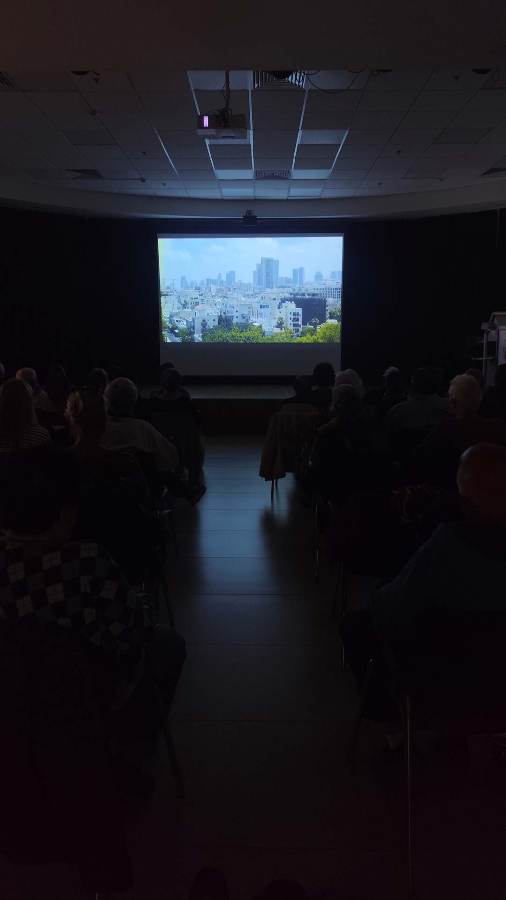 הקרנת הסרט "הילדים של הבית" - סיפורם של ילדי סלבינו ושיח עם יוצר הסרט גדי קסטל