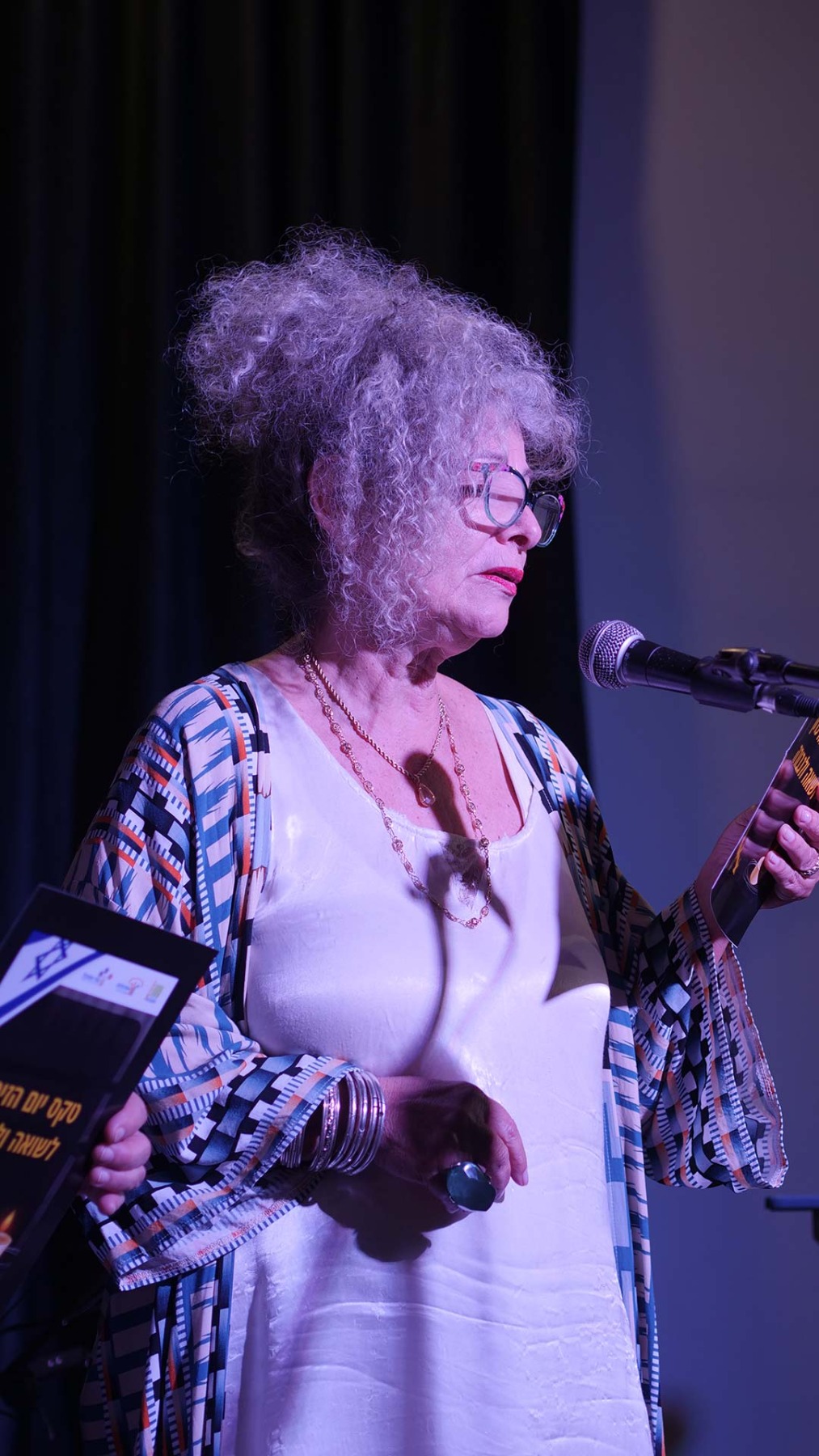 טקס יום הזיכרון לשואה ולגבורה ו"סיפור חיים פוגש מחול"- מופע בתנועה בהשראת סיפור חייה של רות פרדס. צילומים: טל סיגרון