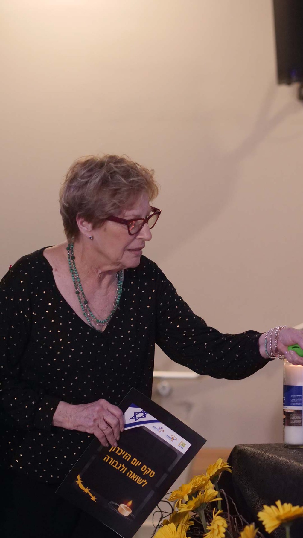 טקס יום הזיכרון לשואה ולגבורה ו"סיפור חיים פוגש מחול"- מופע בתנועה בהשראת סיפור חייה של רות פרדס. צילומים: טל סיגרון