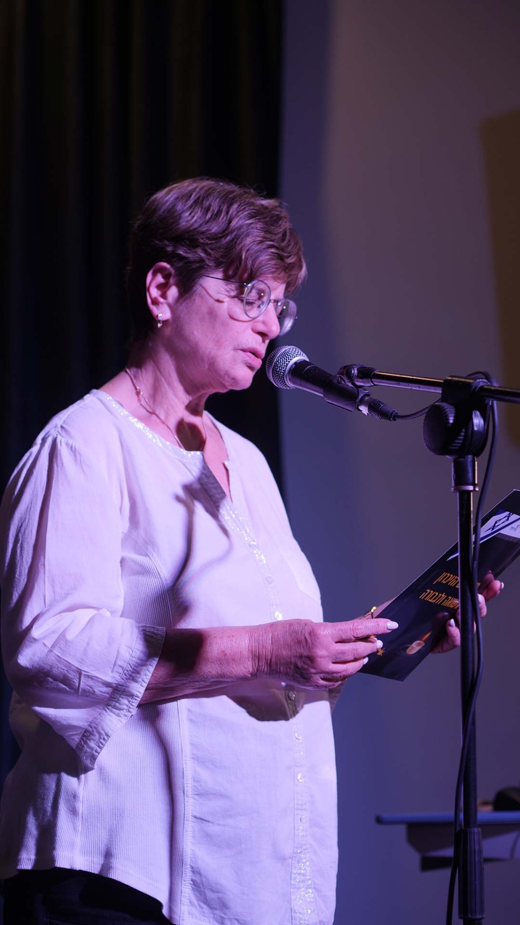 טקס יום הזיכרון לשואה ולגבורה ו"סיפור חיים פוגש מחול"- מופע בתנועה בהשראת סיפור חייה של רות פרדס. צילומים: טל סיגרון