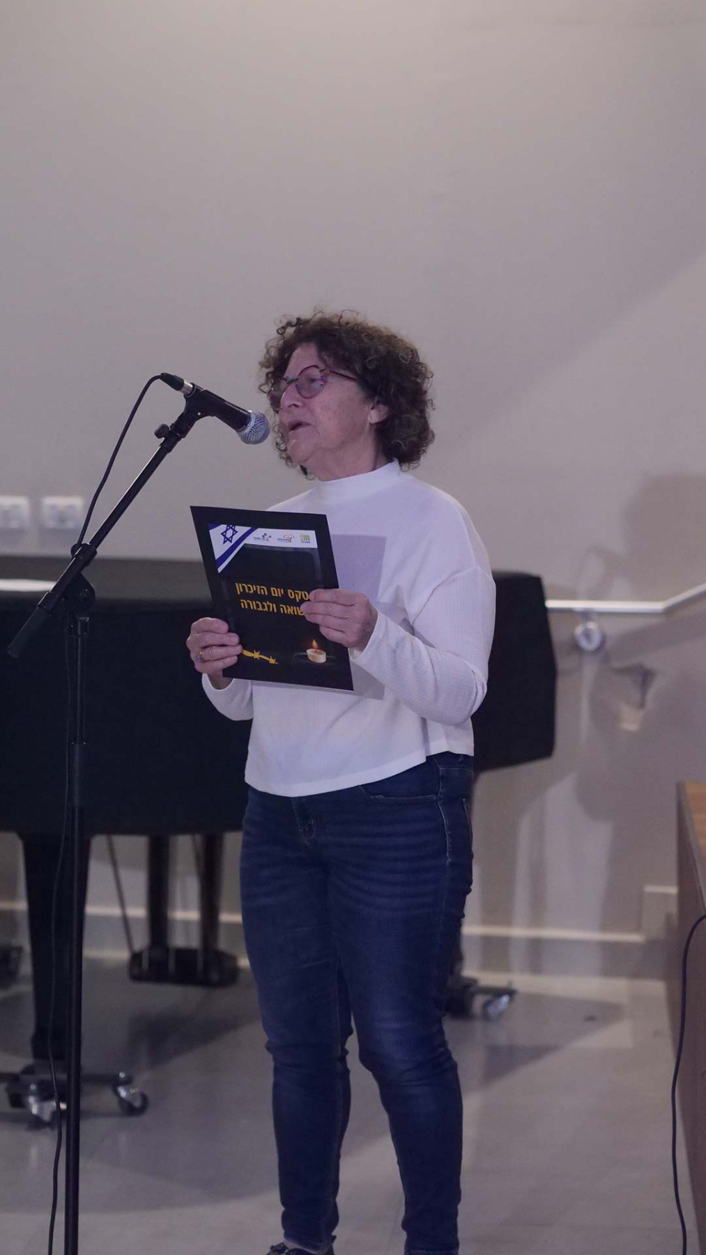 טקס יום הזיכרון לשואה ולגבורה ו"סיפור חיים פוגש מחול"- מופע בתנועה בהשראת סיפור חייה של רות פרדס. צילומים: טל סיגרון