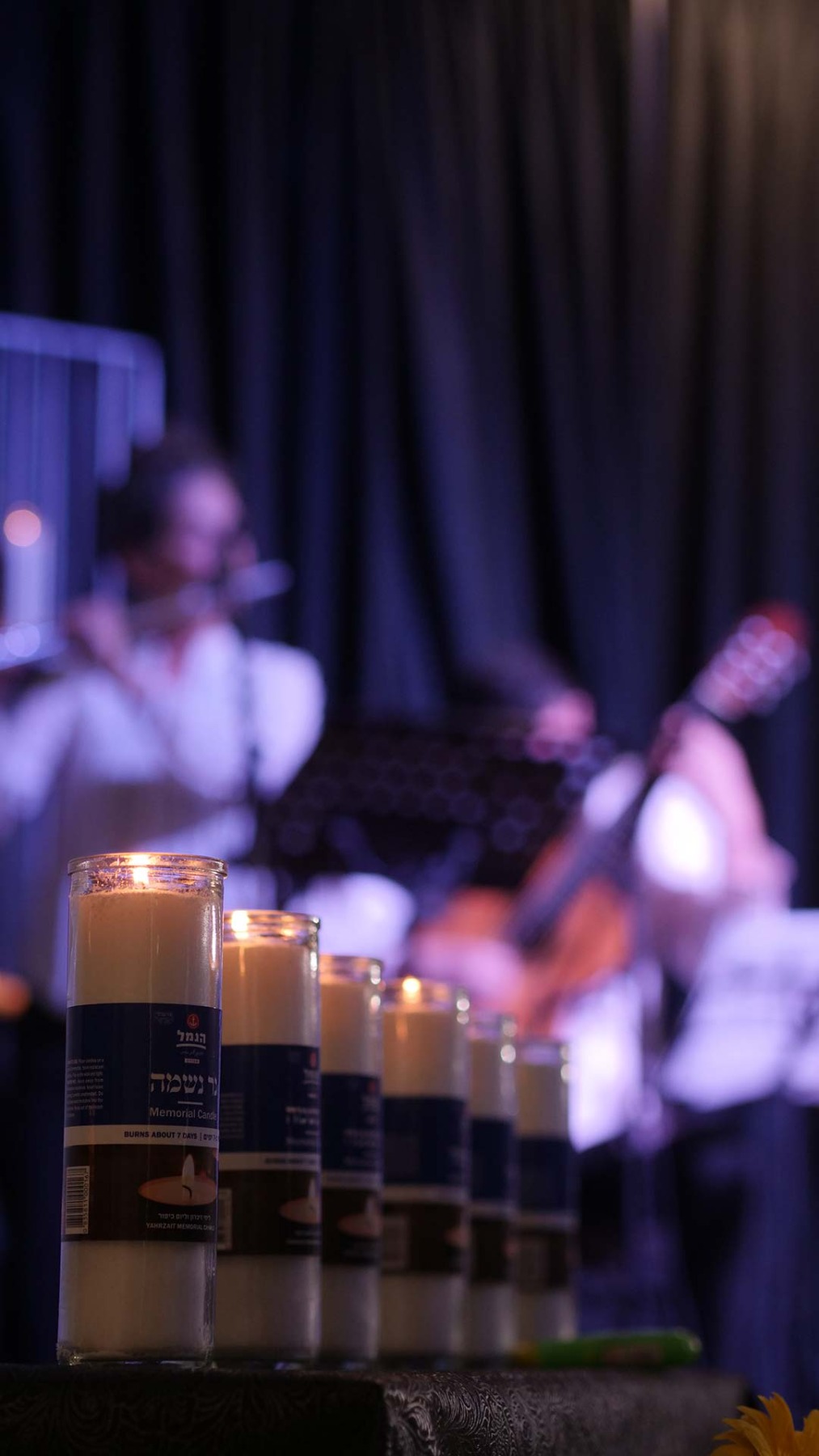 טקס יום הזיכרון לשואה ולגבורה ו"סיפור חיים פוגש מחול"- מופע בתנועה בהשראת סיפור חייה של רות פרדס. צילומים: טל סיגרון