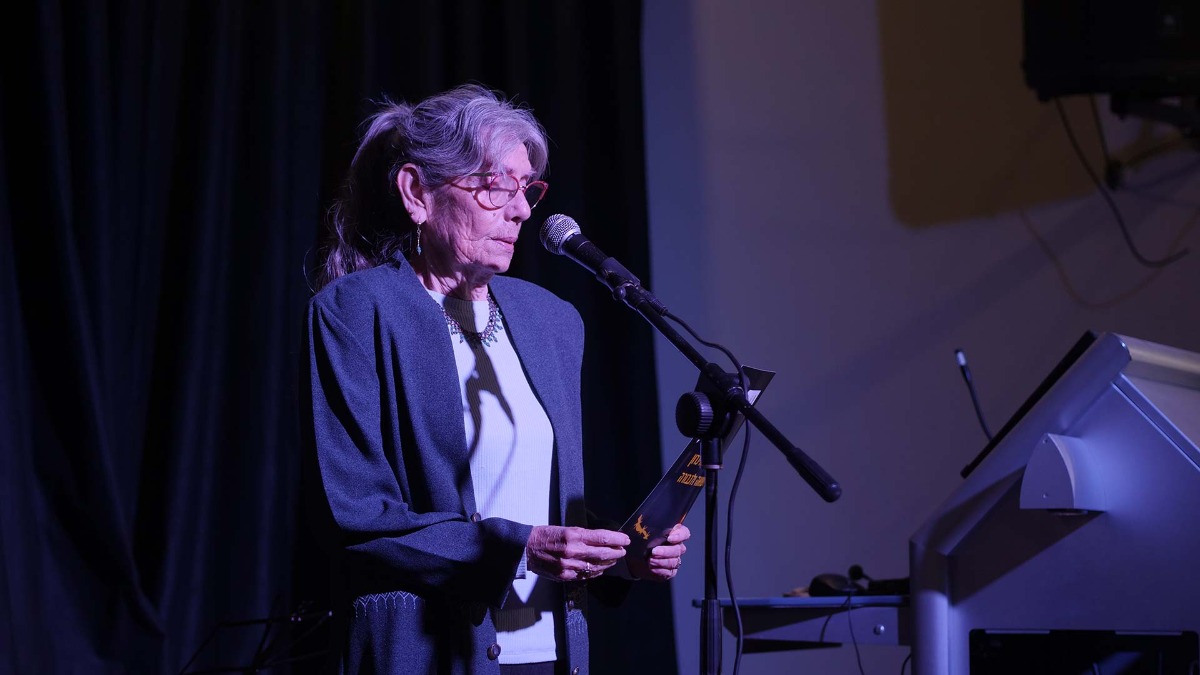 טקס יום הזיכרון לשואה ולגבורה ו"סיפור חיים פוגש מחול"- מופע בתנועה בהשראת סיפור חייה של רות פרדס. צילומים: טל סיגרון