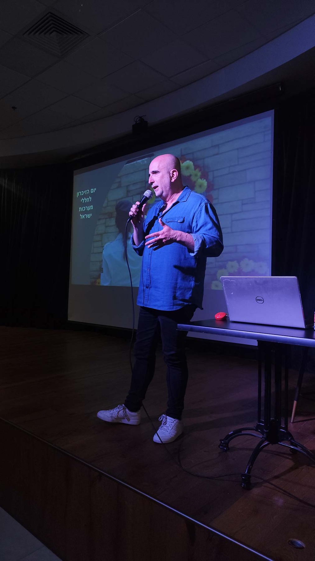 הרצאת צלילי הזיכרון - הסיפורים שמאחורי שלושה משירי הזיכרון המפורסמים ביותר - יובל ניב