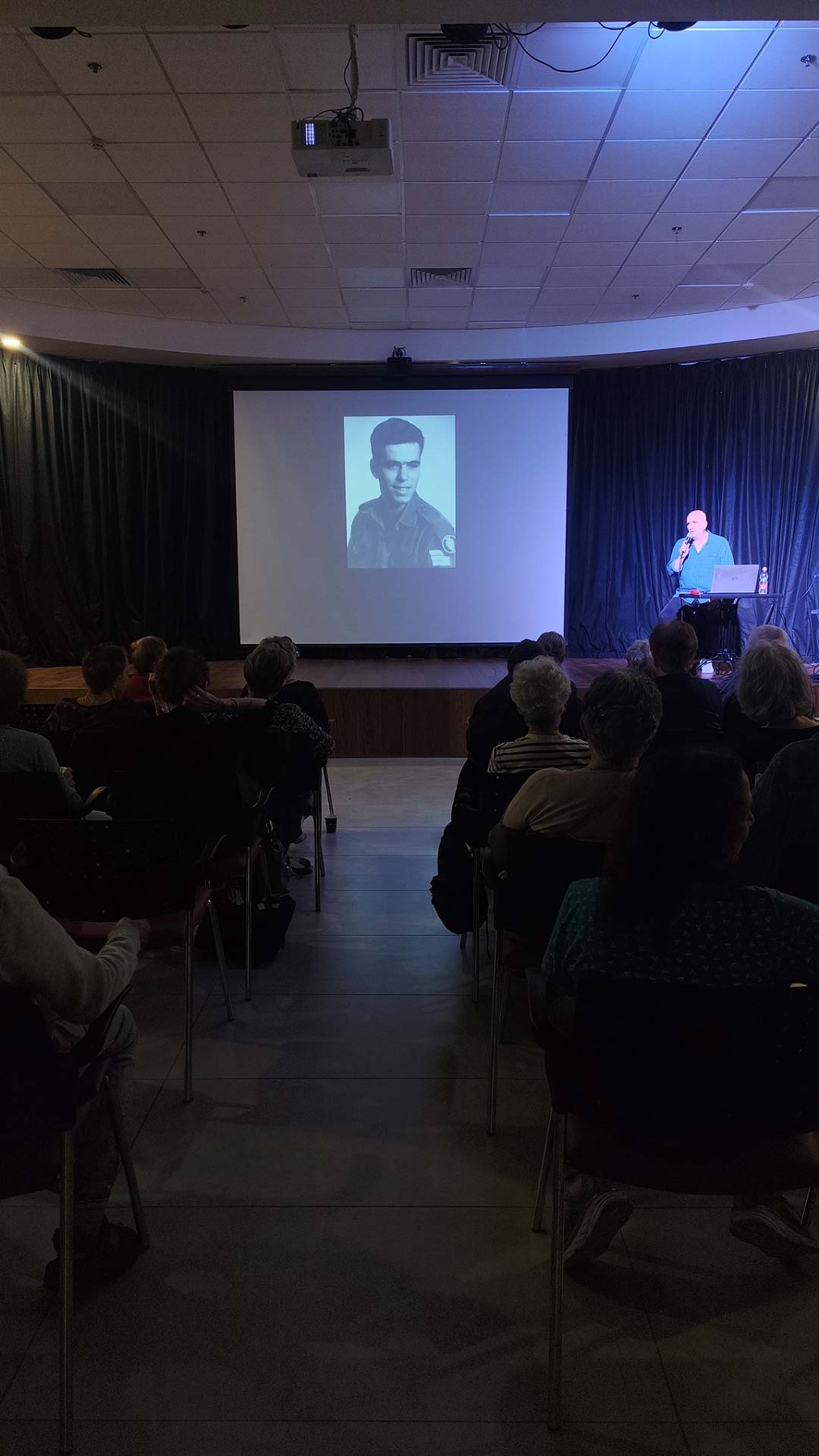 הרצאת צלילי הזיכרון - הסיפורים שמאחורי שלושה משירי הזיכרון המפורסמים ביותר - יובל ניב