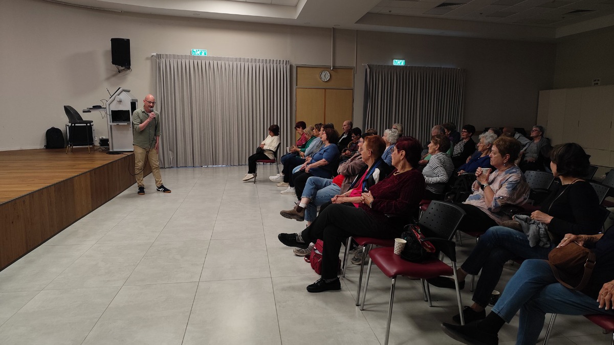 הקרנת הסרט הורה ושיח עם הבמאי אבי וייסבלאי